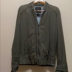 Converse men’s lightweight jacket.
